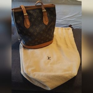 Louis Vuitton Petite Bucket bag